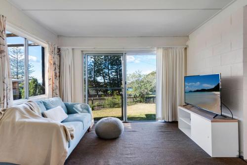 Beach House on Booth