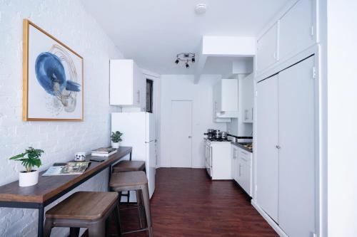 83-2FE UES Central Park Newly Furnished Studio, New York (Foto 9)