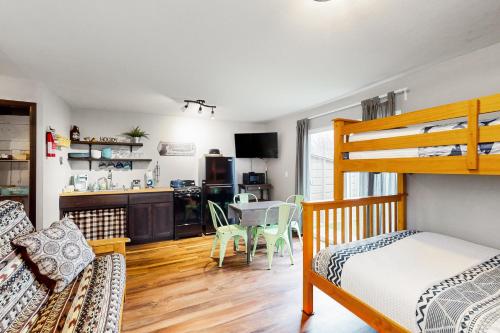 Breakwater Inn - Wahkeena Condo #10, Grayland