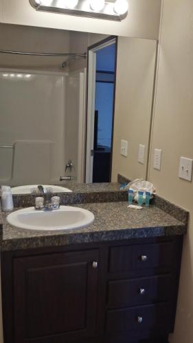 instalodge hotel and suites karnes city