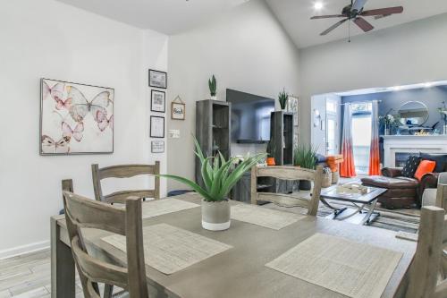 Vibrant Suburban Home Less Than 4 Mi to Bethany Beach - image 2