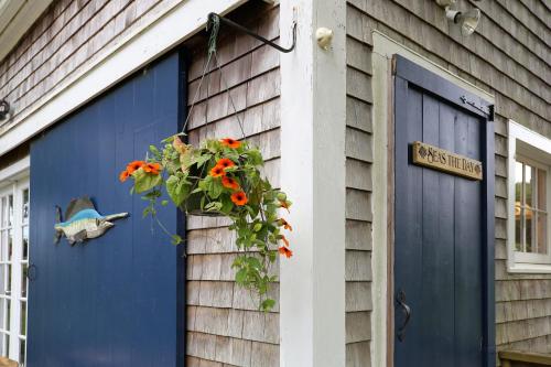 1670 Farmhouse near beach with hot tub & sauna