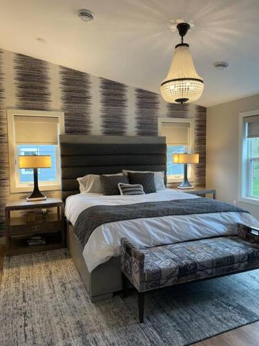Trendy 2 br Townhouse next to Road America in Plymouth, USA