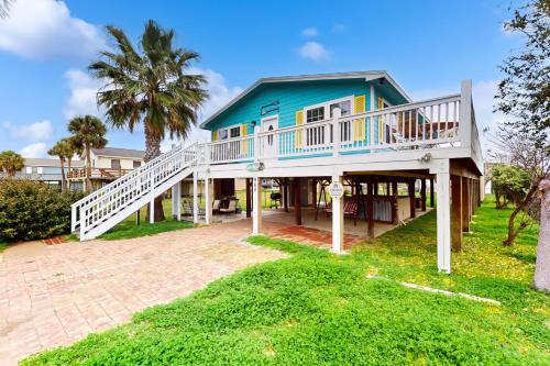Barefoot Bungalow in Crystal Beach, USA