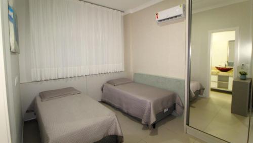 1077 Excelente opção com duas suítes no centro de Bombinhas - image 4
