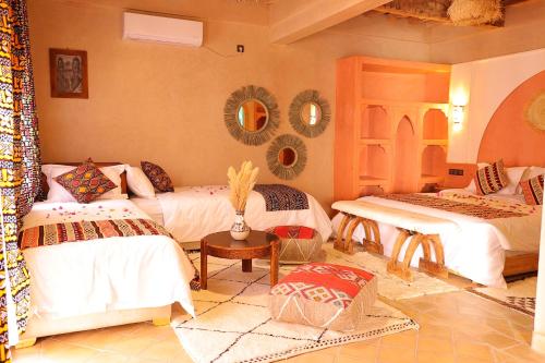 4 twin beds