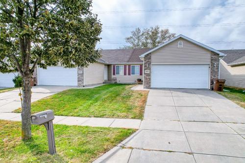 New 4 bd 3bath North Lincoln Townhouse