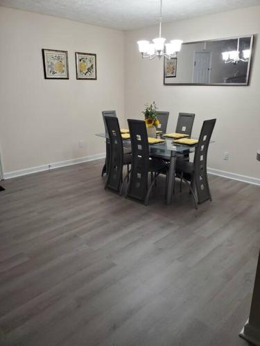 A Touch of Sunshine Ideal For Long Term Stays in Fayetteville, USA
