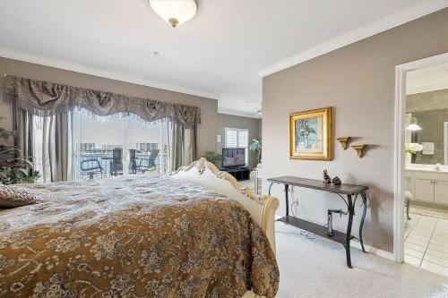 Harbor Central Penthouse near Dewey Destin Harborside