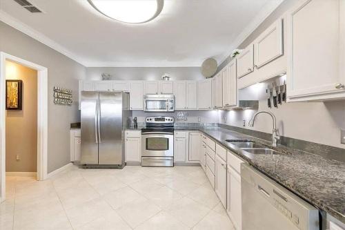 Harbor Central Penthouse near Dewey Destin Harborside