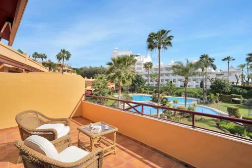 Lujoso adosado frente al mar con piscina y jardín - RIVIERA ANDALUZA 3