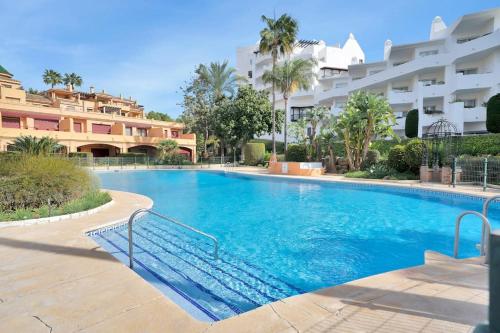 Lujoso adosado frente al mar con piscina y jardín - RIVIERA ANDALUZA 3