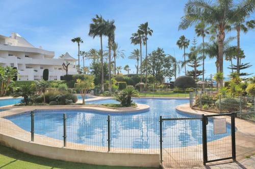 Lujoso adosado frente al mar con piscina y jardín - RIVIERA ANDALUZA 3