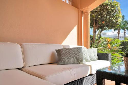 Lujoso adosado frente al mar con piscina y jardín - RIVIERA ANDALUZA 3