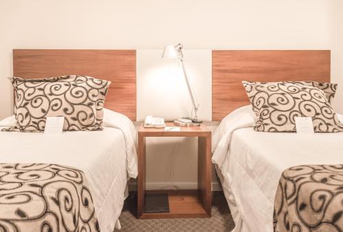 Superior Twin Room image 7