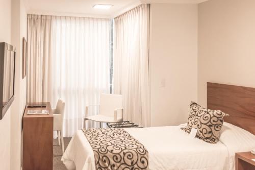 Superior Twin Room image 3