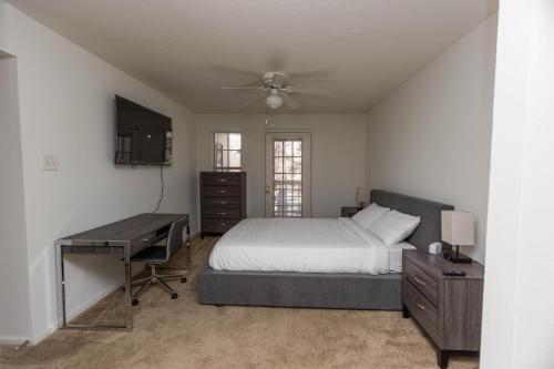 Corporate & Modern 2br Suite I Parking I Wyndham