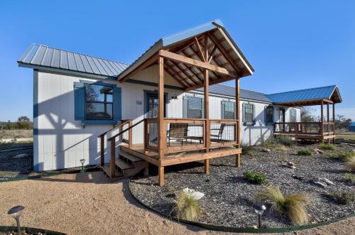 The Windmill-Breathtaking Hill Country Views! in Tivydale, USA