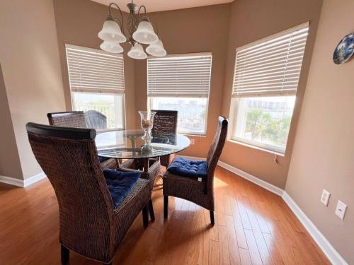 Destin Harbor Getaway near Dewey Destin Harborside