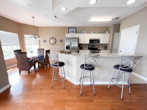 Destin Harbor Getaway near Dewey Destin Harborside