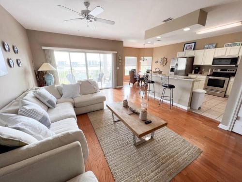 Destin Harbor Getaway near Dewey Destin Harborside