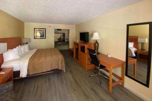 Quality Inn near Manatee Springs State Park - image 10