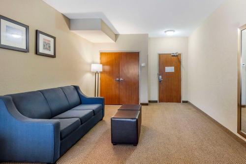 Comfort Inn & Suites Airport Convention Center Comfort Inn & Suites Airport Convention Center