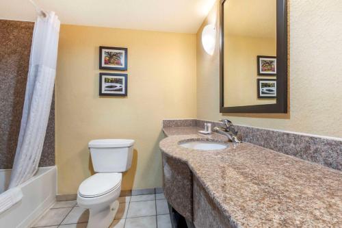 Comfort Inn & Suites Airport Convention Center Comfort Inn & Suites Airport Convention Center