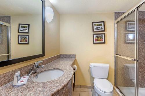 Comfort Inn & Suites Airport Convention Center Comfort Inn & Suites Airport Convention Center