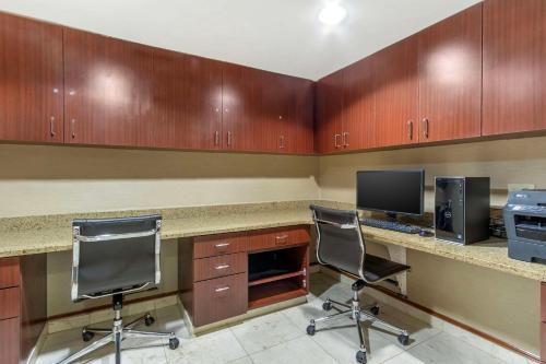 Comfort Inn & Suites Airport Convention Center Comfort Inn & Suites Airport Convention Center