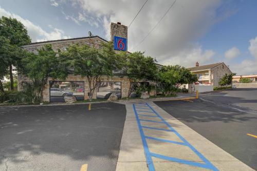 Motel 6 San Antonio, TX - Northwest Medical Center - 출입구