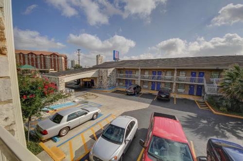Motel 6 San Antonio, TX - Northwest Medical Center - 편의 시설/서비스