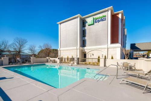 مسبح, Holiday Inn Express Atlanta West - Theme Park By IHG in ليثيا سبرنج