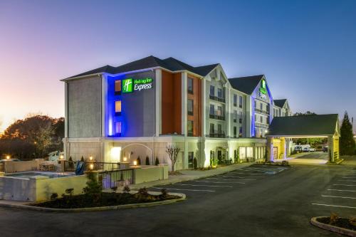 Holiday Inn Express Atlanta West - Theme Park Area, an IHG Hotel