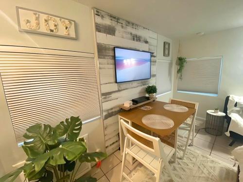 Cute 1940 Boutique Studio condo in Clearwater Beach, USA