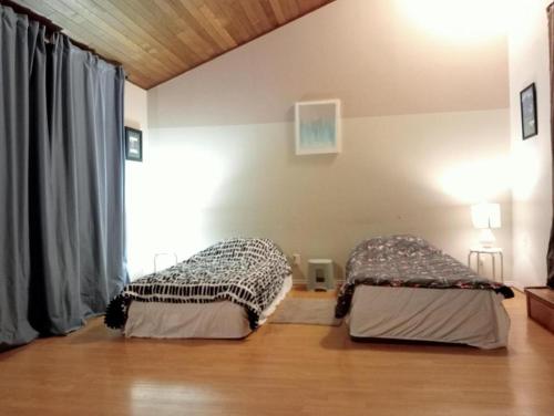 F6 Comfortable Beds in Shared Room near Town Centre in Surrey, Canada