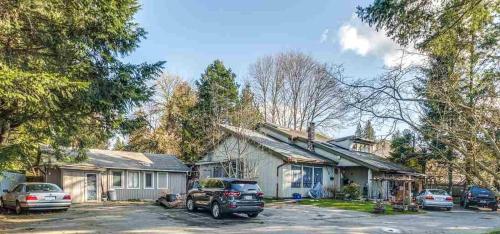 F6 Comfortable Beds in Shared Room near Town Centre in Surrey, Canada