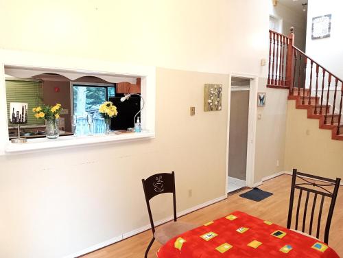 F6 Comfortable Beds in Shared Room near Town Centre in Surrey, Canada