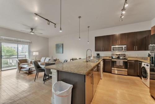 Cs 3206 Elegant 2br , Pool, Gym, Parking in Dallas, USA