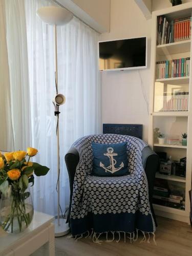 BRIGHT AND QUIET APARTMENT 5 MNS FROM THE BEACH