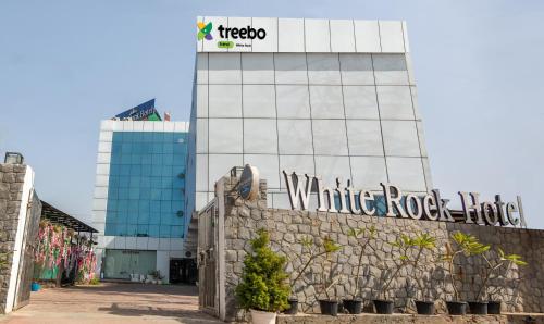 Treebo Trend White Rock - Sohna Road