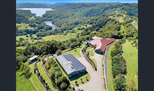 New Tranquil Hinterland Retreat Stunning Views