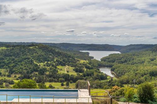 New Tranquil Hinterland Retreat Stunning Views