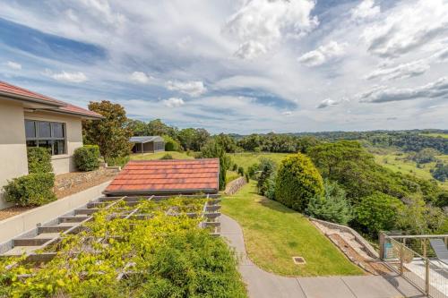 New Tranquil Hinterland Retreat Stunning Views