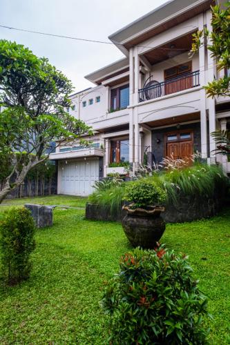 B&B Bandung - Andaru Sukahaji - Perfect for Family and Friends - Bed and Breakfast Bandung