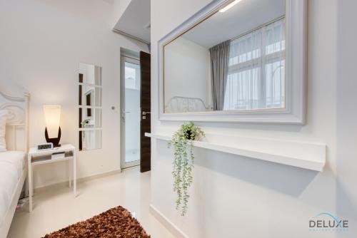 Tranquil 3BR Townhouse at Albizia Damac Hills 2 by Deluxe Holiday Homes, Dubai (photo 4)