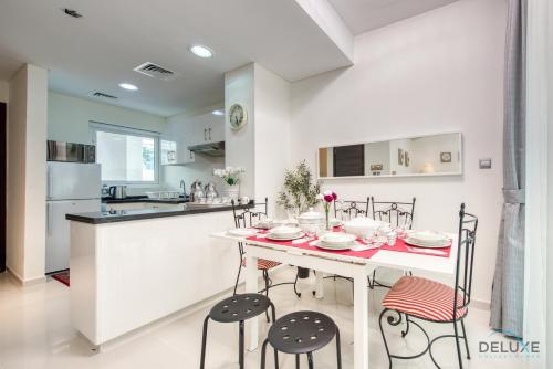 Tranquil 3BR Townhouse at Albizia Damac Hills 2 by Deluxe Holiday Homes, Dubai (photo 8)