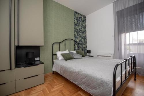 One-Bedroom Apartment image 7