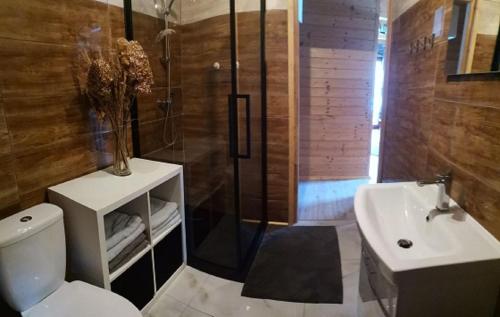Zuhanyzó, Dziki zakątek Piskornia dom z podgrzewanym basenem, sauną,balią,jacuzzi (Dziki zakatek Piskornia dom z podgrzewanym basenem, sauna,balia,jacuzzi) in Sobieski