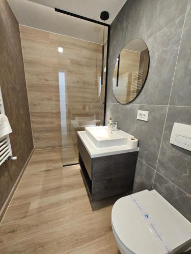 One-Bedroom Apartment image 3